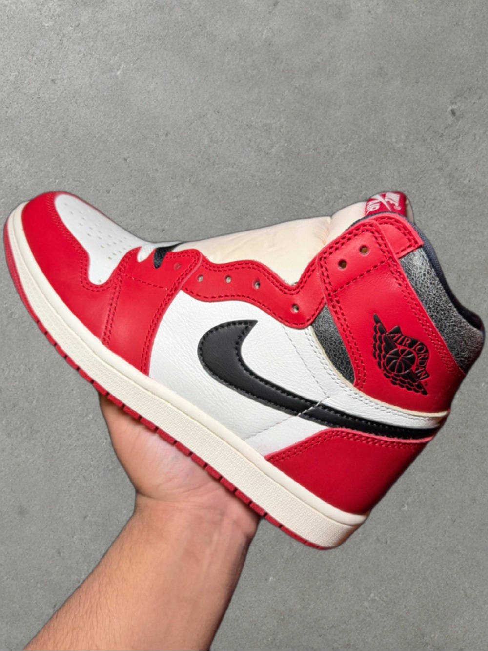 Nike Air Jordan 1 Chicago Lost & Found - Picture 5 of 11